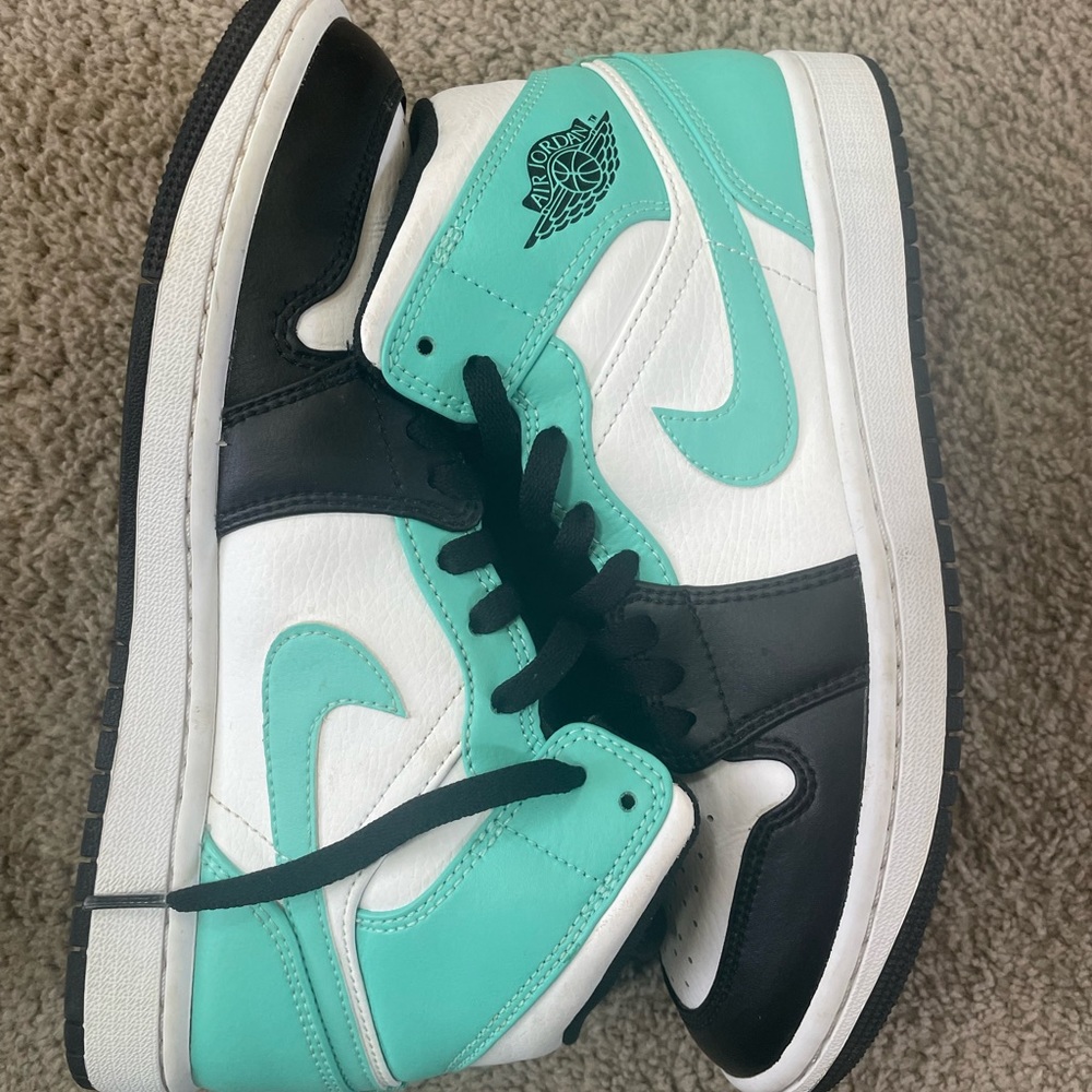 Mens Jordan retro mid 1’s